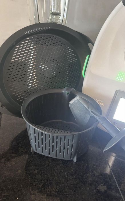 Bimby TM5 com varios acessorios