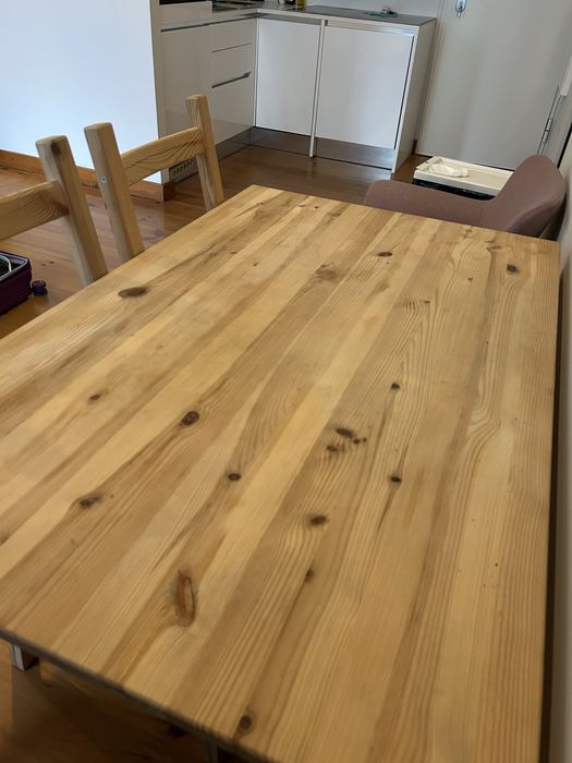 Mesa IKEA INGO em pinho maciço + 2 cadeiras IVAR