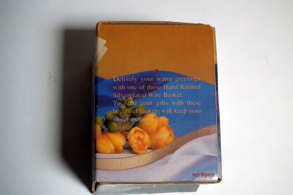 Cesto metálico redondo "silver plated" com pano de renda. Envio grátis