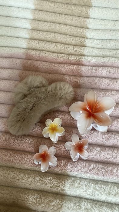 Крабики/заколки для волосся