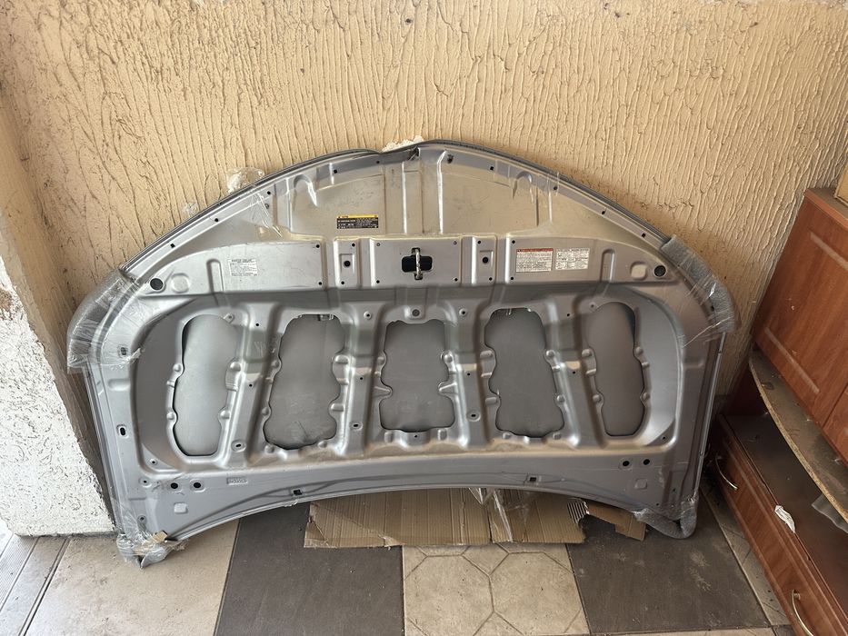 капот  Toyota RAV4  2013-2018