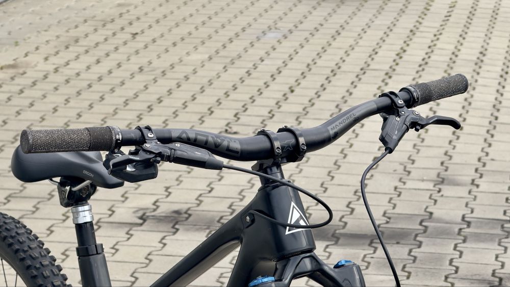 Forbidden Dreadnought AXS /enduro Deviate Santa Cruz