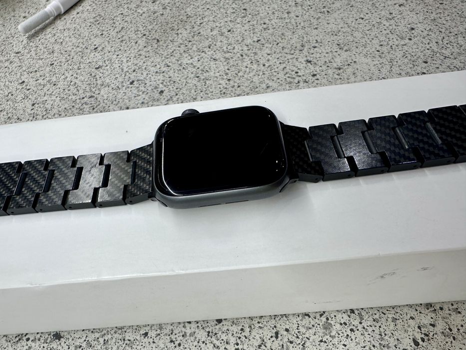 Продам Apple Watch Series 4 44mm Space Gray
