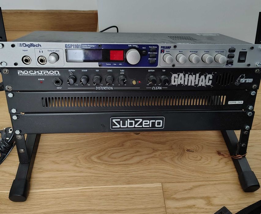 Rack biurkowy na preamp i efekty gitarowe