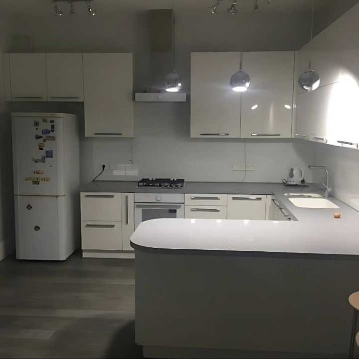 Продається 4-кімнатна квартира в центрі