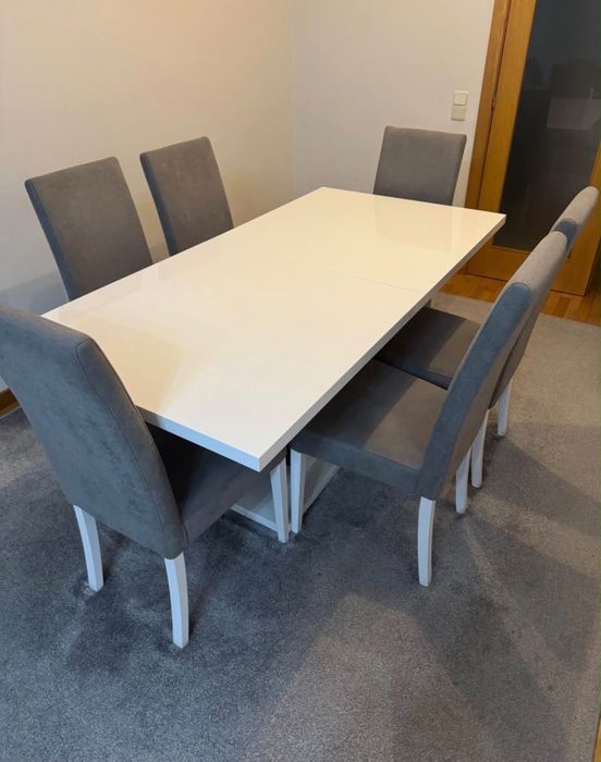 Mesa com 6 cadeiras