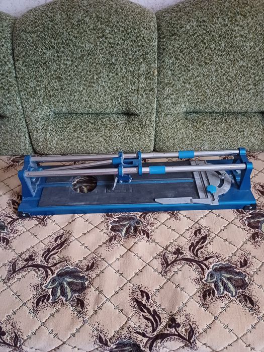 Продам  плиткорез