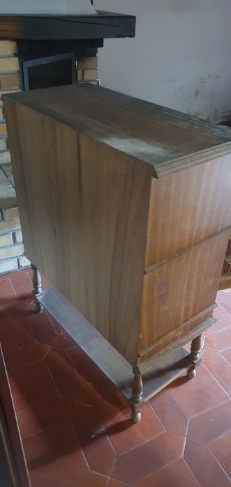 Móvel de madeira usado