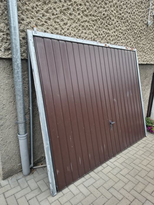 Brama garażowa z napędem