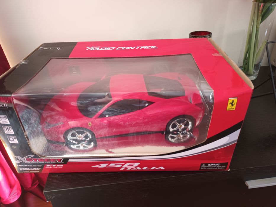 Carro Ferrari telecomandado escala 1:12 novo