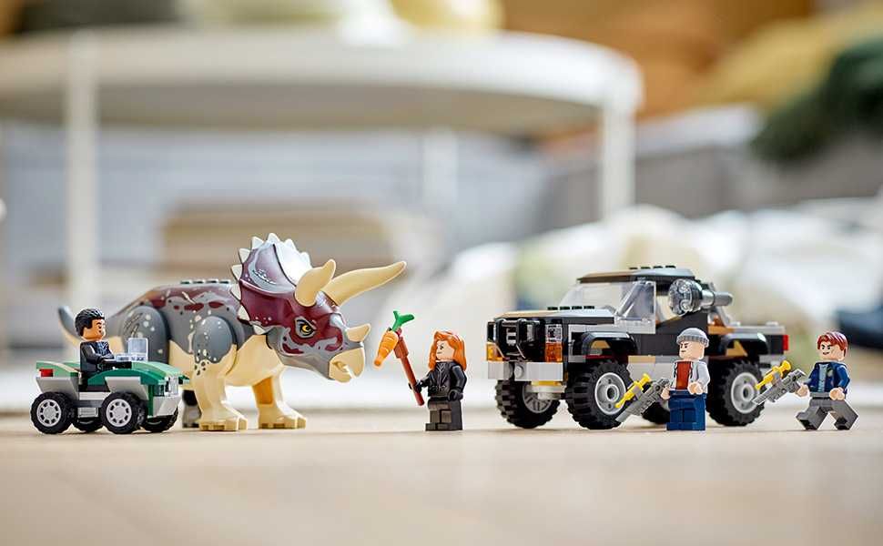 210EL. Nowe Klocki Triceratops i Zasadzka do LEGO Jurassic World 76950