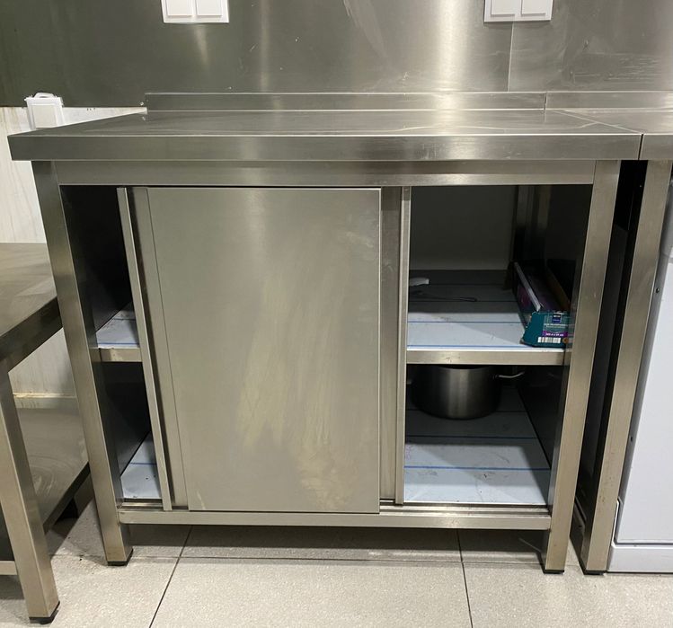 Bancada em inox com prateleiras