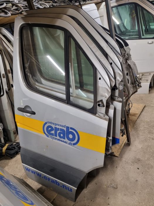 Двері передні сірі Mercedes Sprinter 906 Volkswagen Crafter