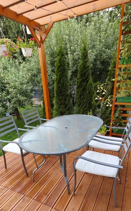 Zestaw aluminiowych mebli ogrodowych szklany stół 4 krzesła poduszki k