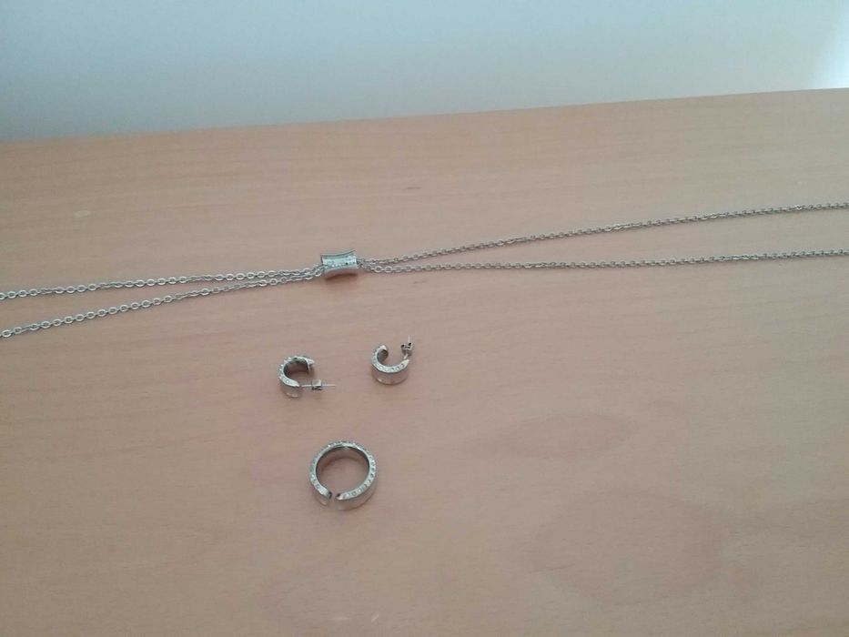 Conjunto novo Swarovski de brilhantes (fio, brincos e anel ajustável)