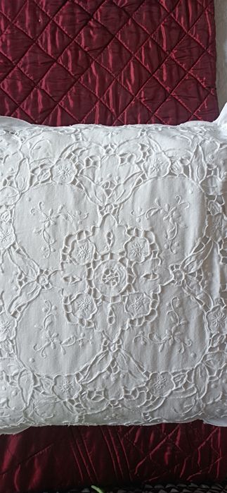 Almofadas em linho bordado