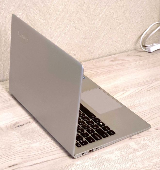 Ноутбук Lenovo 13.3" (Intel i3 6006u, 8Gb, SSD 256Gb)