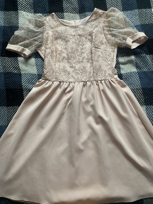 Плаття з коротким рукавом персикового кольору