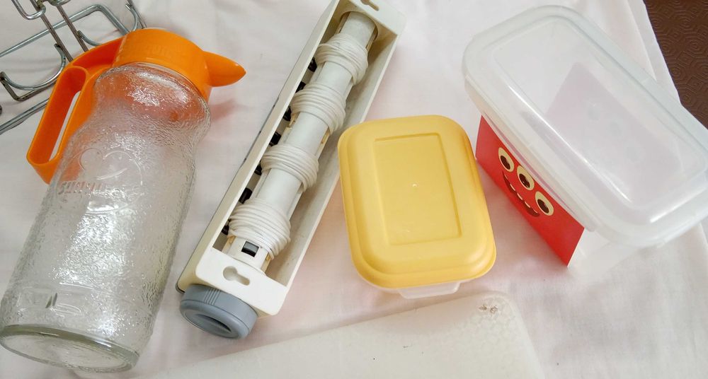 Pratos, jarro, tábua, suporte cafés "Dolce Gusto", outros, tudo por 5€