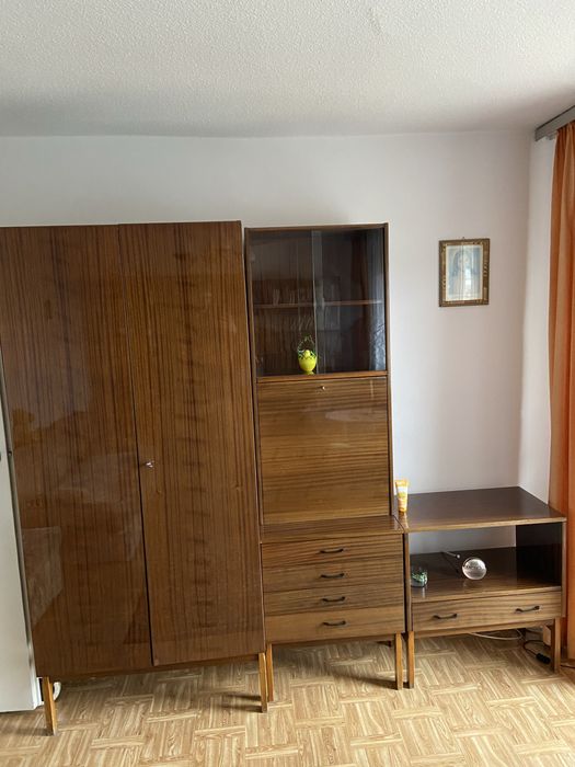 Zestaw mebli PRL na nóżkach / Meblościanka Vintage / Wysoki połysk