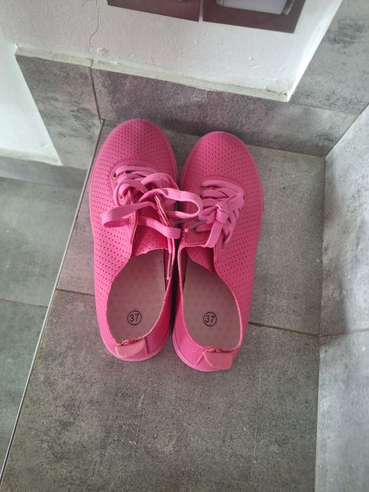 Trampki ażurowe 37 nowe