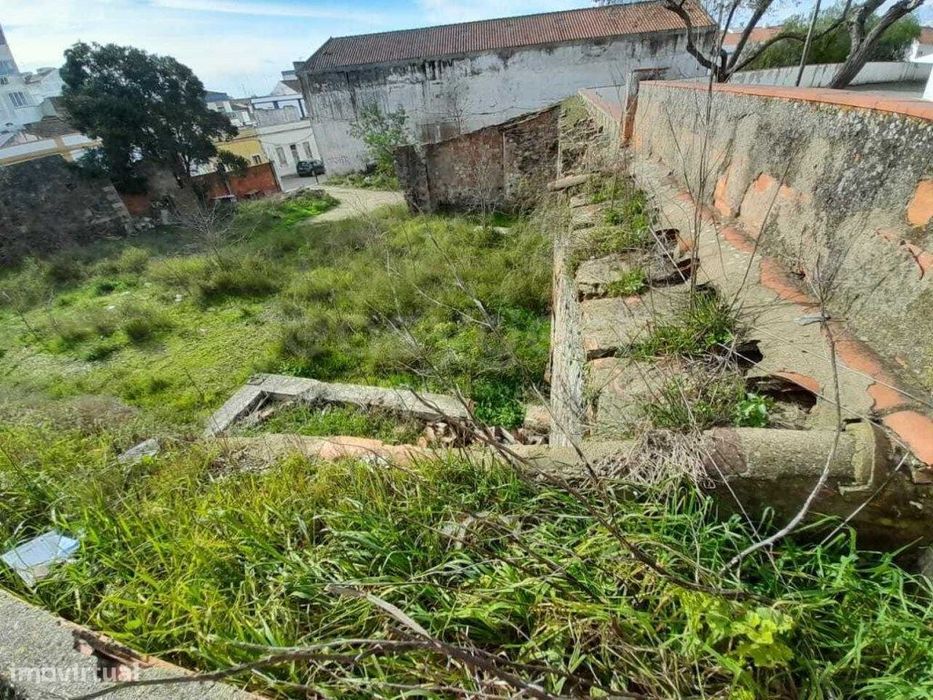 Terreno com uma área total de 1.072,30 m², localizado no coração da...