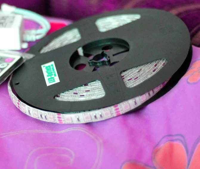 Комплект: водостійка різнокольорова RGB-стрічка 5050, пульт, живлення