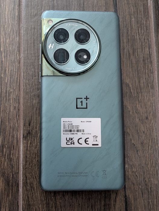 One plus 12 12/512GB
