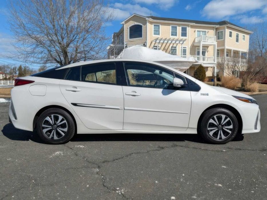 Toyota Prius Prime      2019