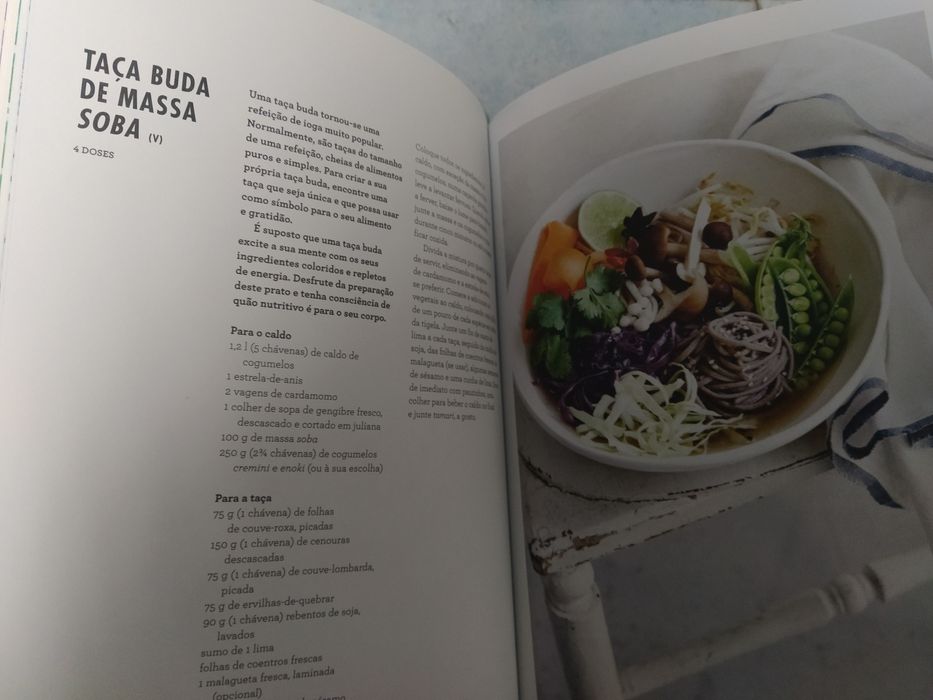 Livro de receitas vegetarianas "A Cozinha do Ioga"