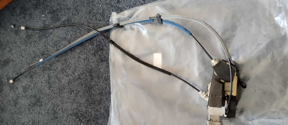 Fechadura porta  Esq. Peugeot 1007