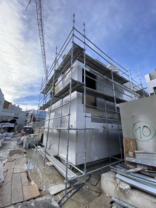 Aplicação de Capoto/Pinturas/Prestações de serviços de serviço