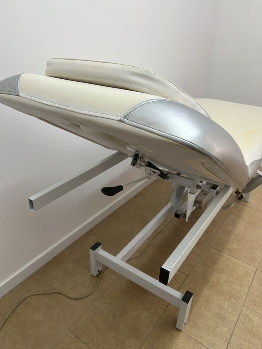 Marquesa elétrica, de clinica de estética, em ótimo estado