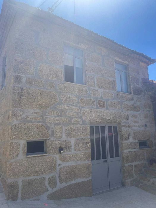 Vivenda T2+1 para arrendar em Paço de Sousa