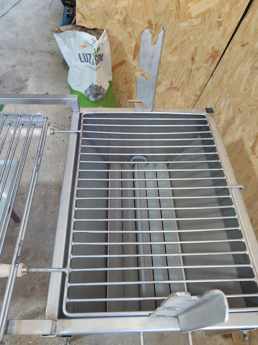 Churrasqueira inox para pernil no espeto