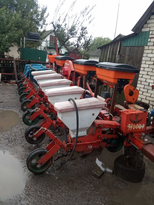 Продаю кукурудзяну сівалку