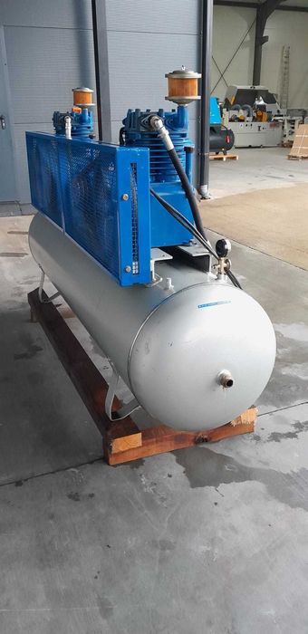 Kompresor tłokowy FASSI 500 L 2 sprężarki 10/25
