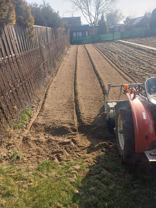 Usługi  minitraktorkiem, koparko-ladowarka, transport