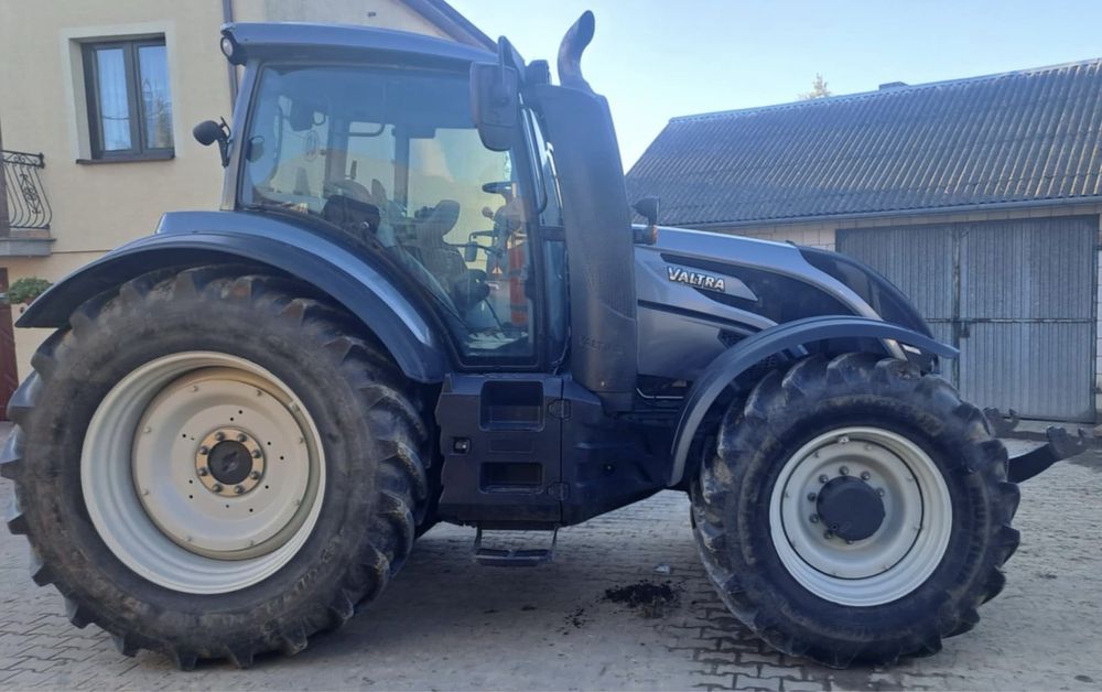 Sprzedam Valtra VERSU T154V 180 koni