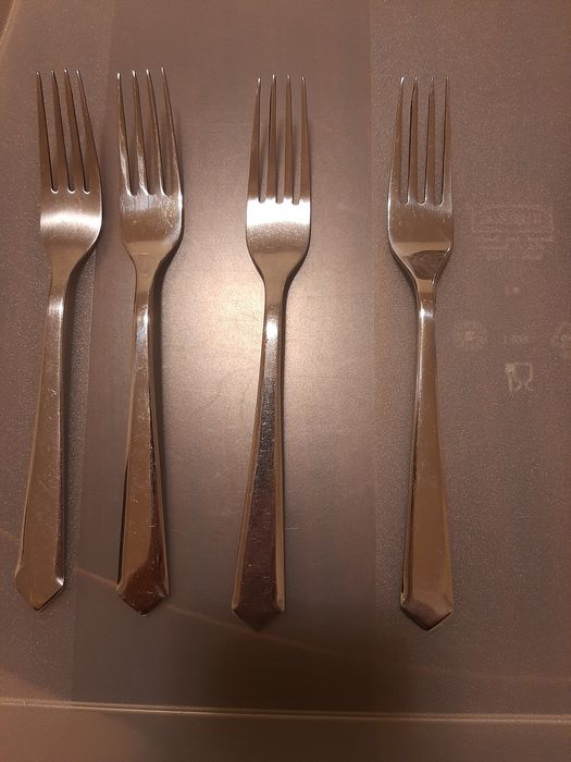 Talheres vendidos à unidade de diversos tamanhos e marcas
