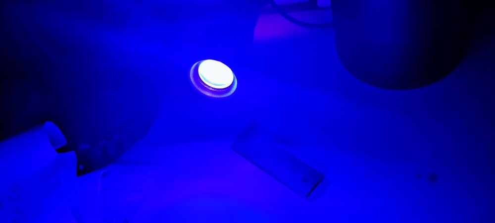 Lanterna UV para ver manchas invisíveis