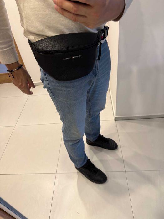 Tommy Hilfiger - czarna nerka z fakturowanym wzorem - NOWA okazja