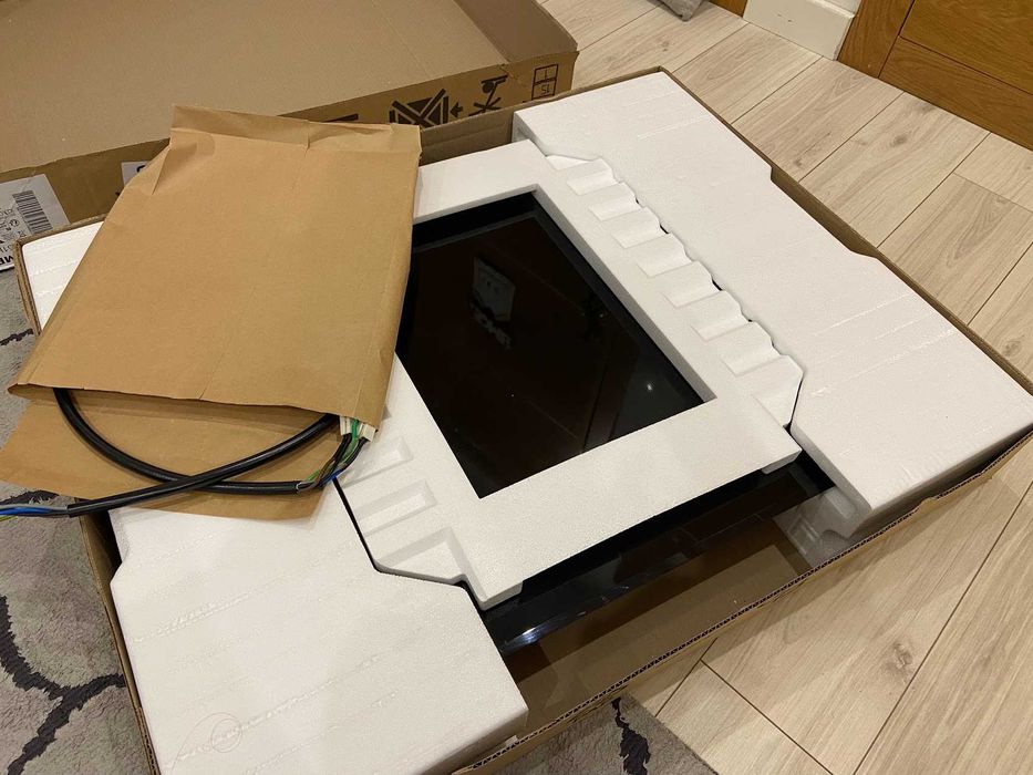 Placa de indução HotPoint Ariston KID 640 B (avariada)
