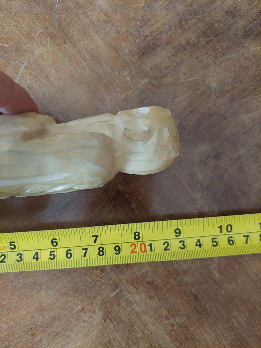 Escultura antiga em pedra