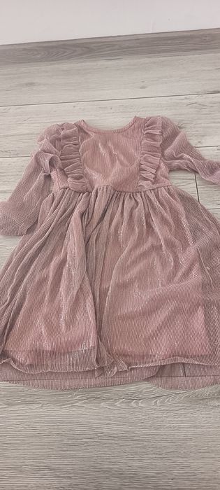 Różowa sukienka wiosenna