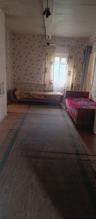 Продається пів будинку.