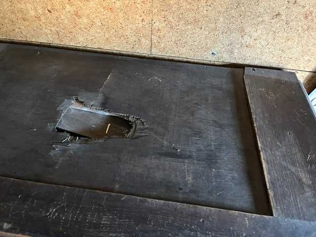 stara drewniana szafa