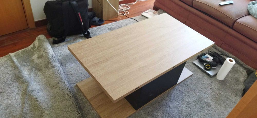 Mesa de centro “all-in-one” elevatória e extensível