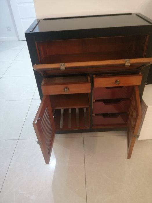 Komoda, Konsola Cape Code w kolorze czarnym