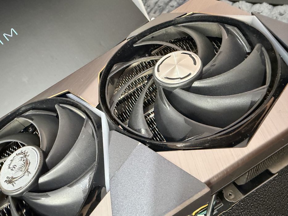 Karta graficzna rtx4080 uszkodzona brak rdzenia i pamieci